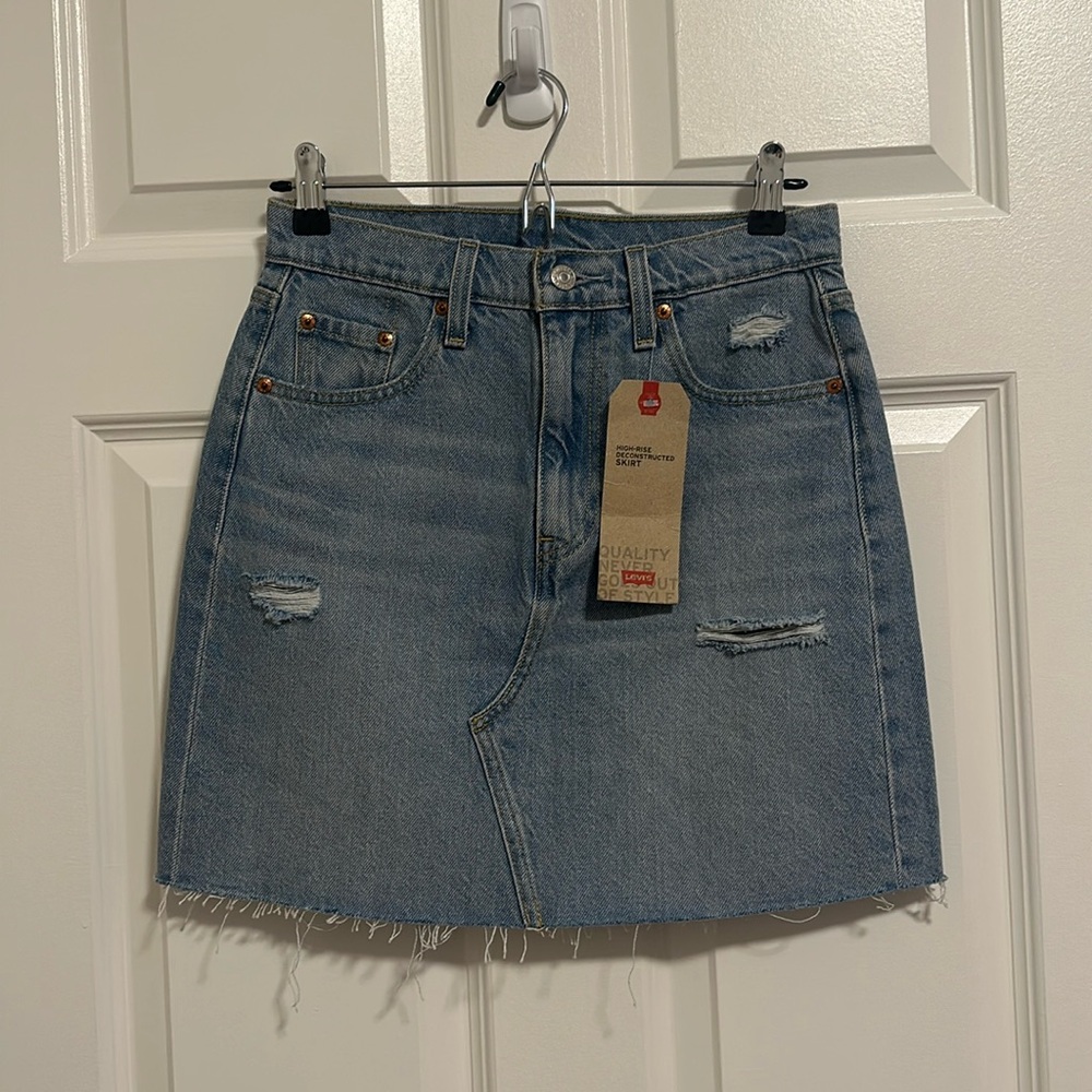 NWT Levi’s | High-rise deconstructed skirt